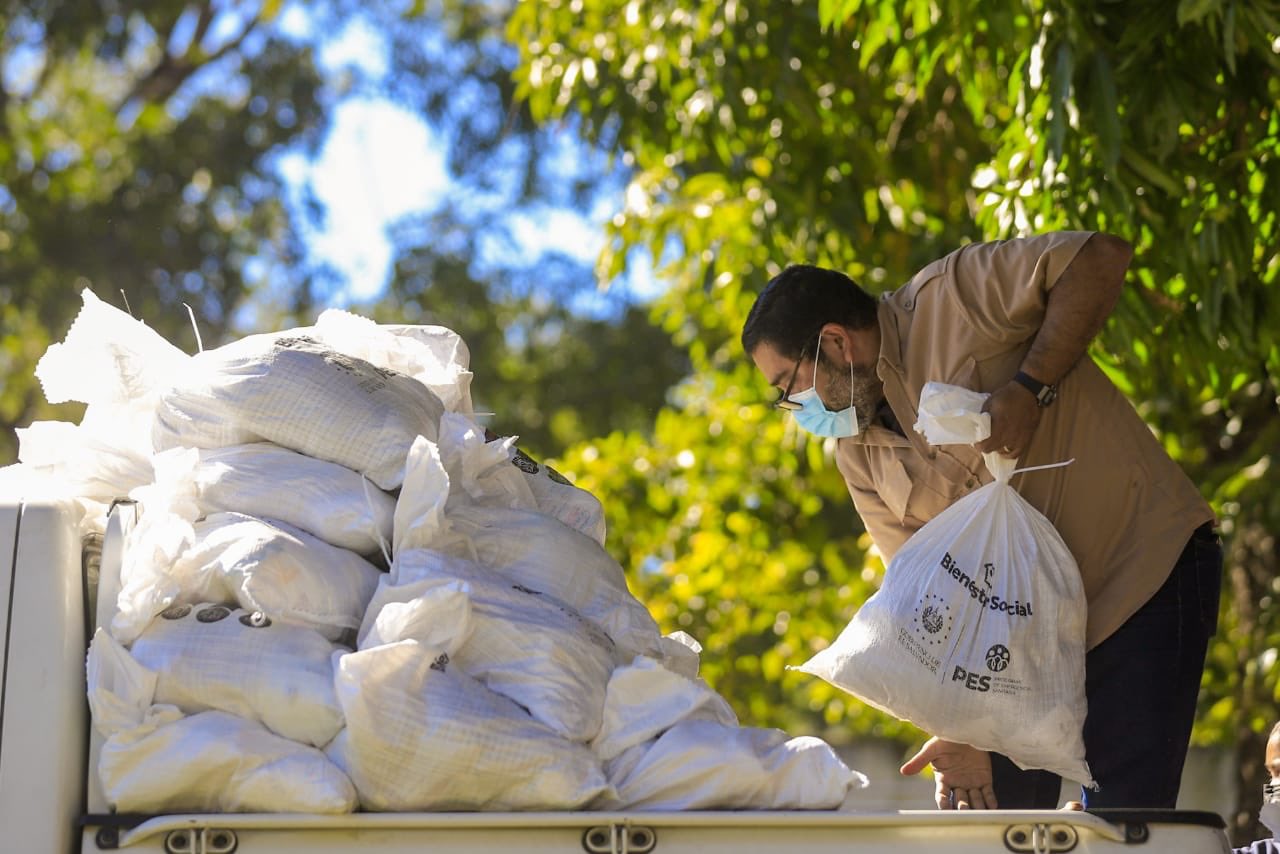 Más familias recibirán hoy los paquetes alimentarios que el Gobierno proporciona mas-familias-recibiran-hoy-los-paquetes-alimentarios-que-el-gobierno-proporciona